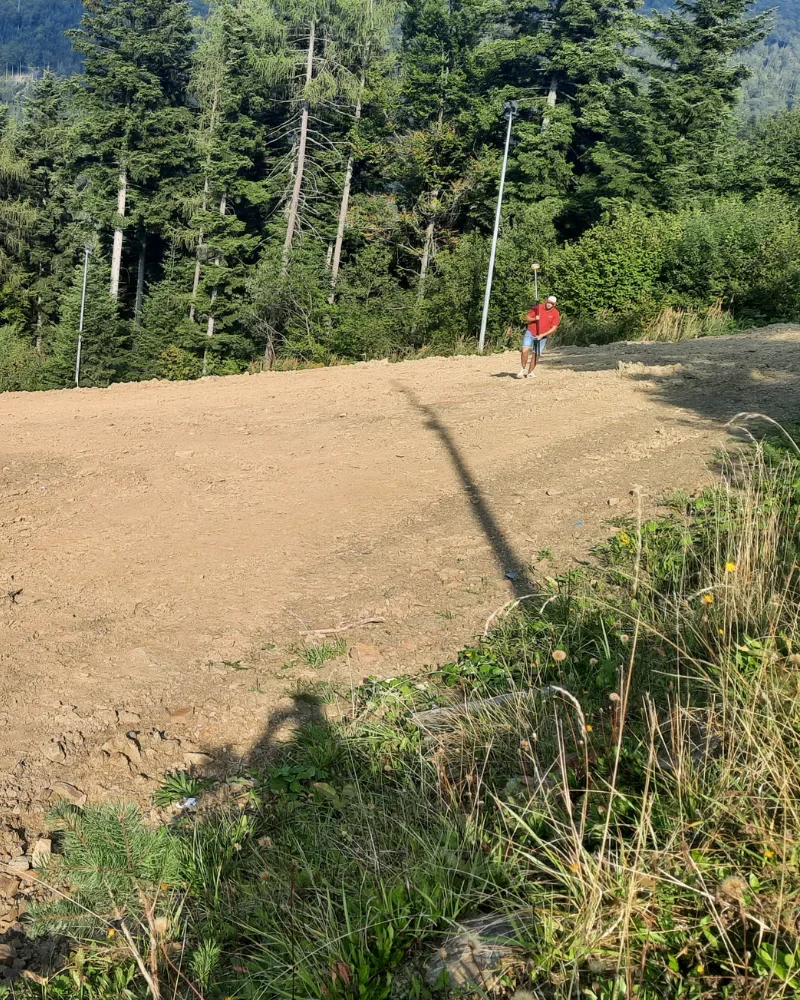 Wytyczenie niwelacji terenu na stoku narciarskim - projekt GEO-GRAF.