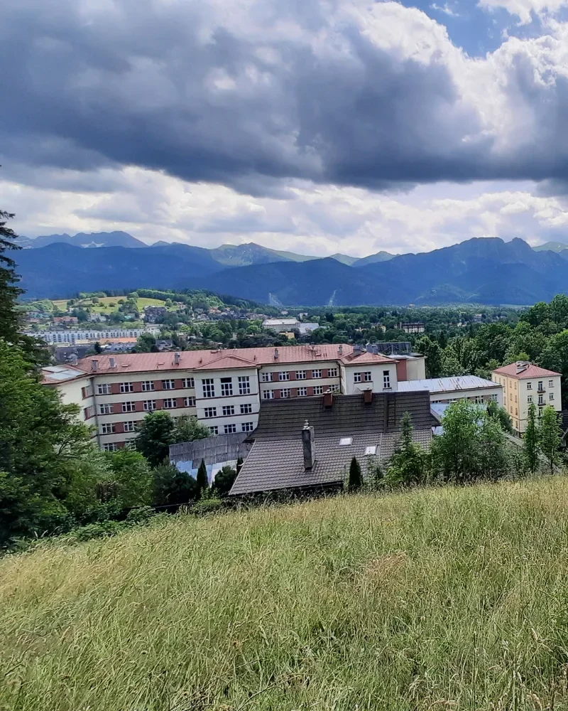 Mapa do celów projektowych w Zakopanem - widok na Giewont i zabudowę miasta.